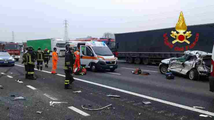 https://www.viagginews.com/wp-content/uploads/2020/05/incidente-autostrada.jpg