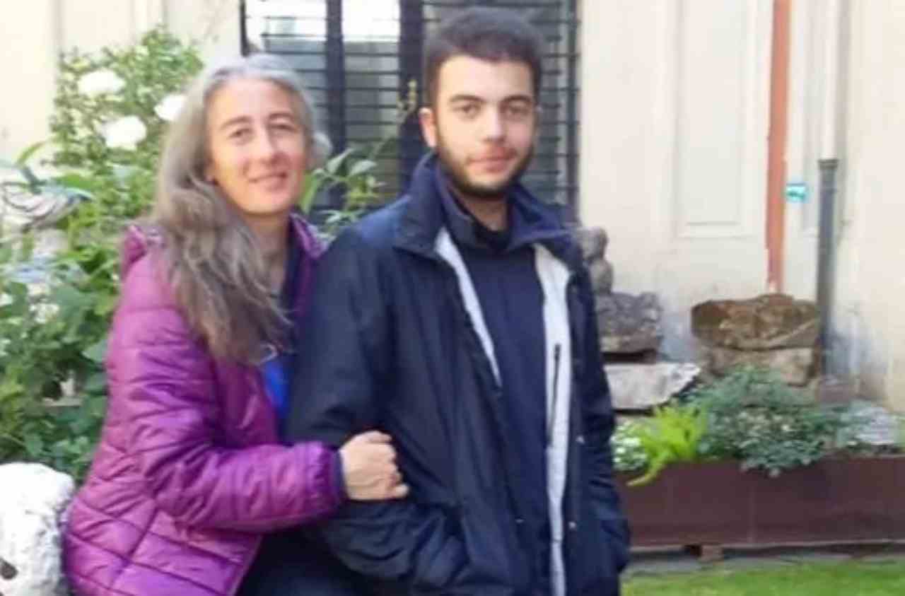 figlio uccide madre