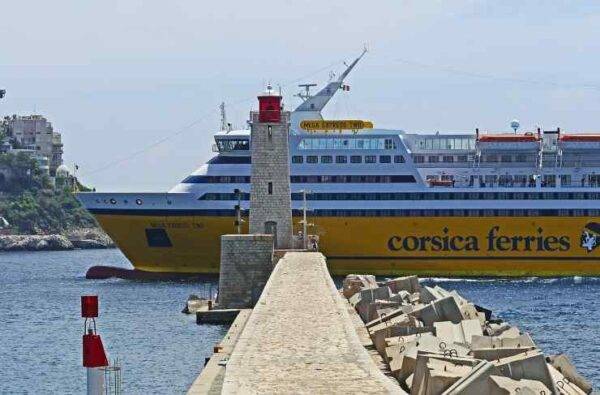 quanto costa un traghetto per la corsica