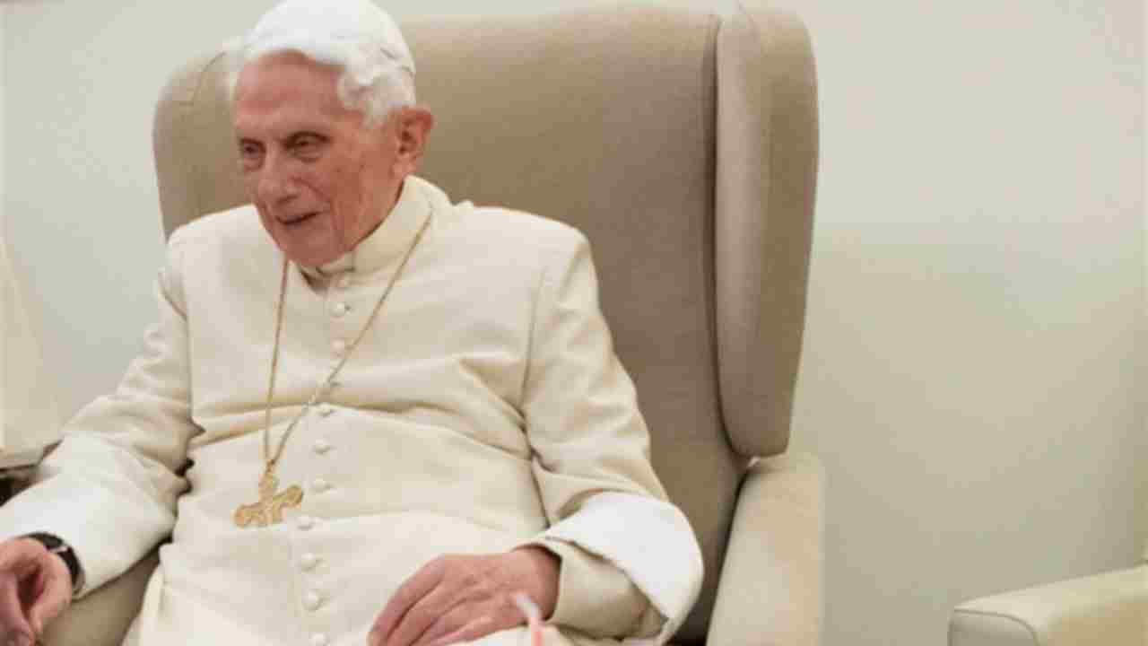 Ratzinger in carrozzina