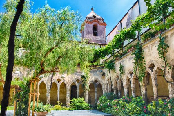 Il chiostro di San Francesco tra i luoghi da vedere a Sorrento