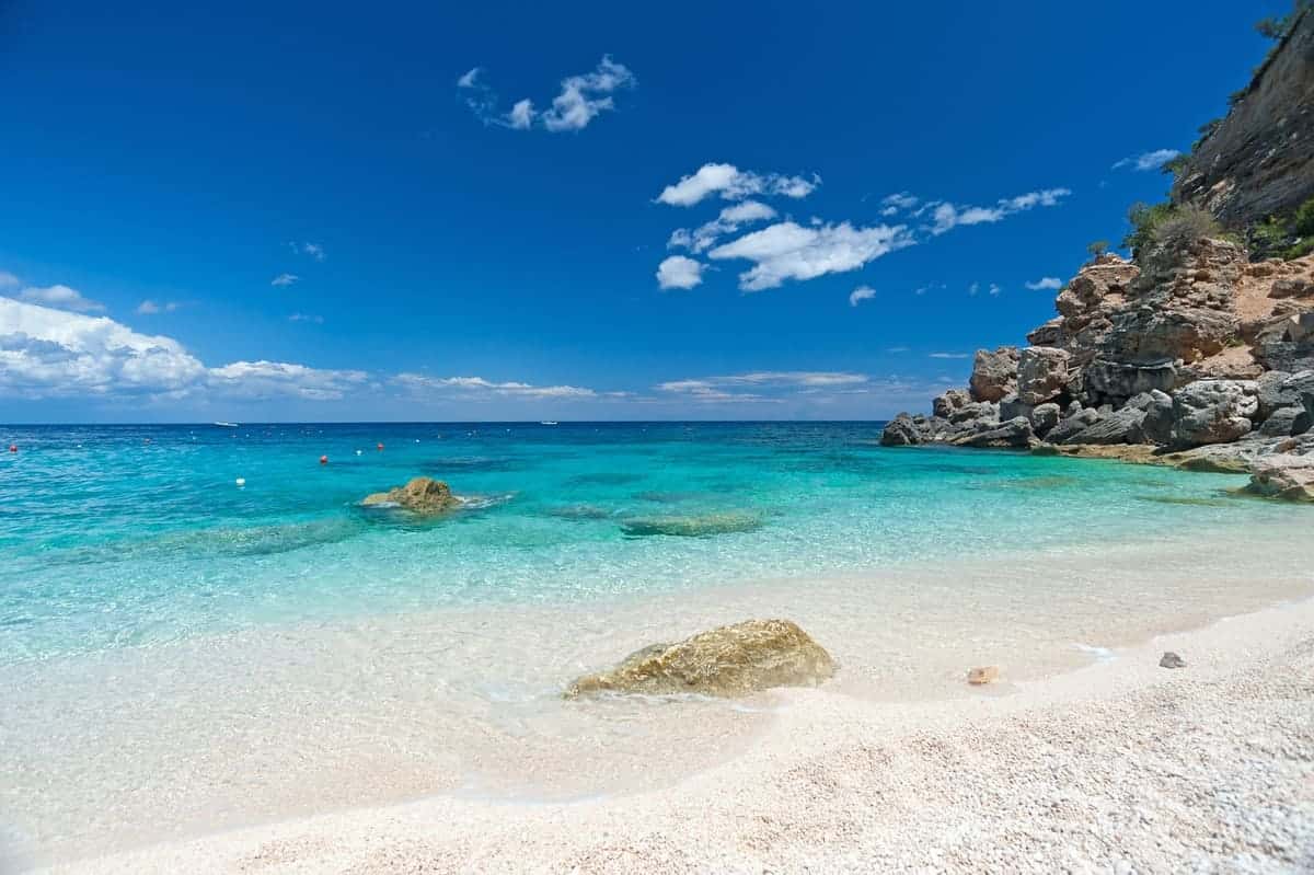 spiaggia sardegna cala mariolu