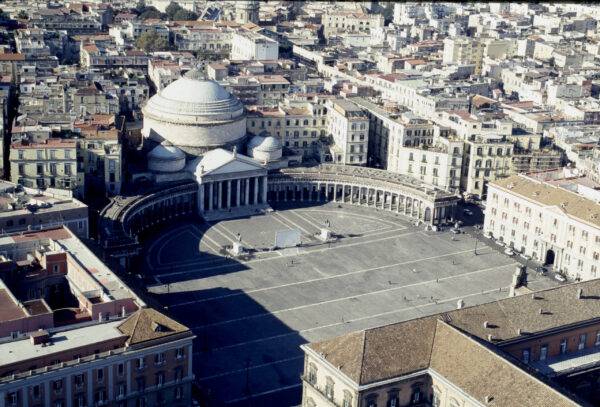 Cosa vedere a Napoli in un giorno: piazza del Plebiscito
