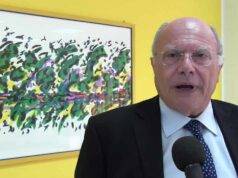 Massimo Galli, affondo sulla scuola: “Così il Coronavirus non si sconfigge” Massimo Galli, affondo sulla scuola: “Così il Coronavirus non si sconfigge”