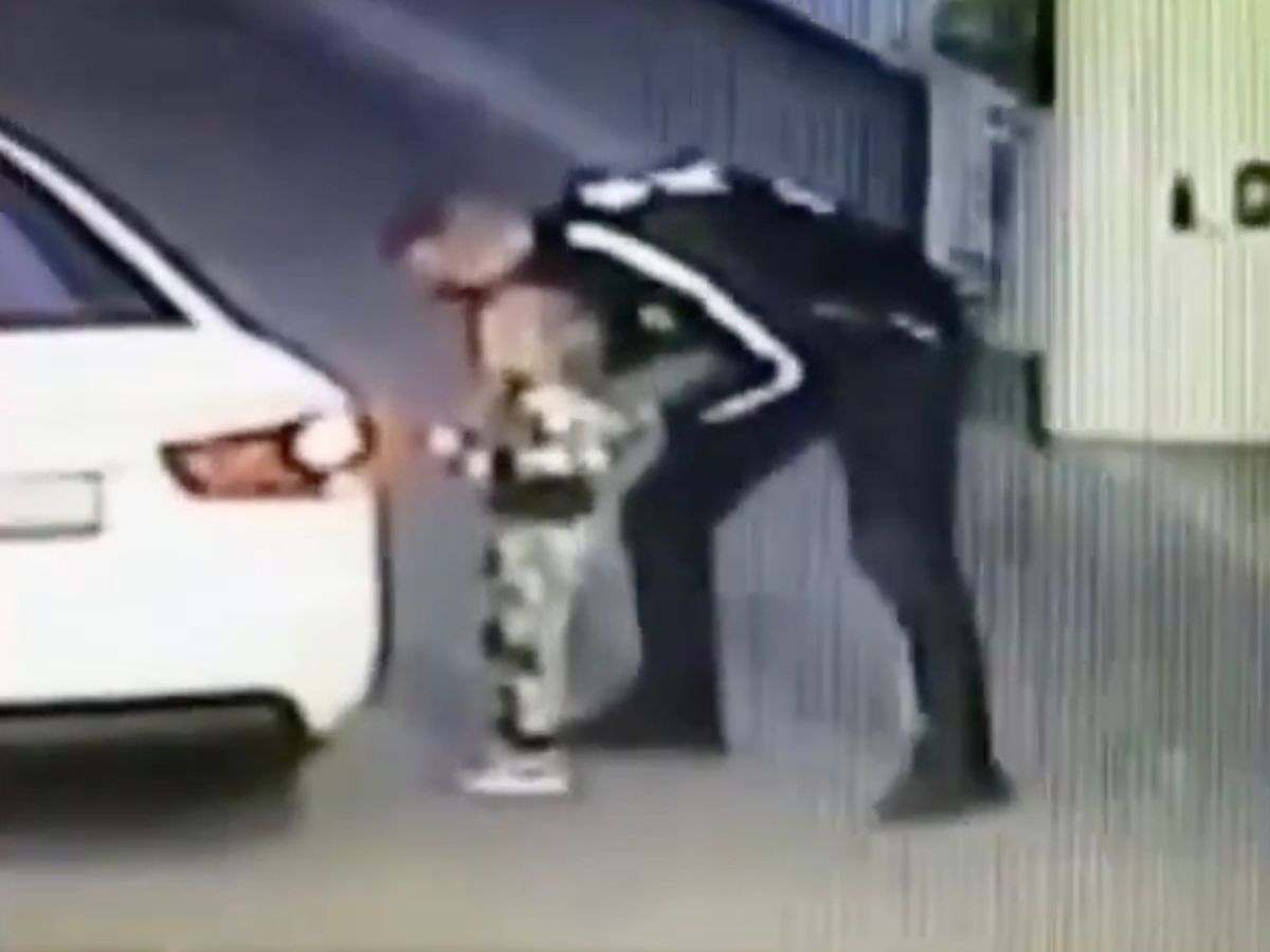 Насильник детей в колонии. Девушка ограбление. Он похитил насильника. Пристает в лифте. Дети арестованные полицией.