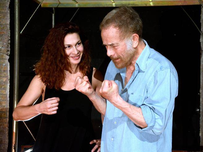 Gabriele Lavia, chi è la moglie Federica Di Martino: età, foto, carriera Gabriele Lavia, chi è la moglie Federica Di Martino: età, foto, carriera