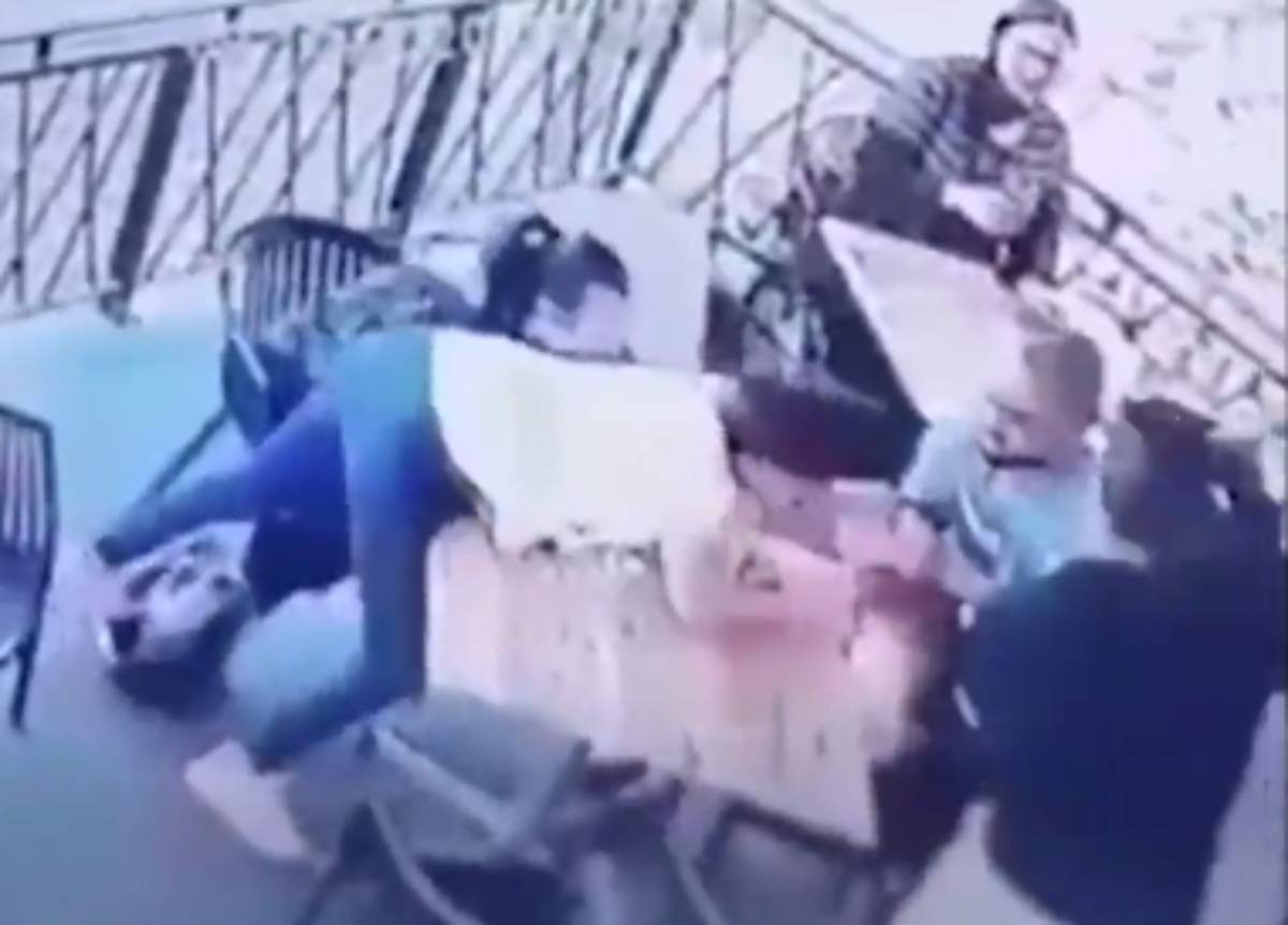 Cerca Di Rapire Una Bimba Al Ristorante Fermato Dal Proprietario Video