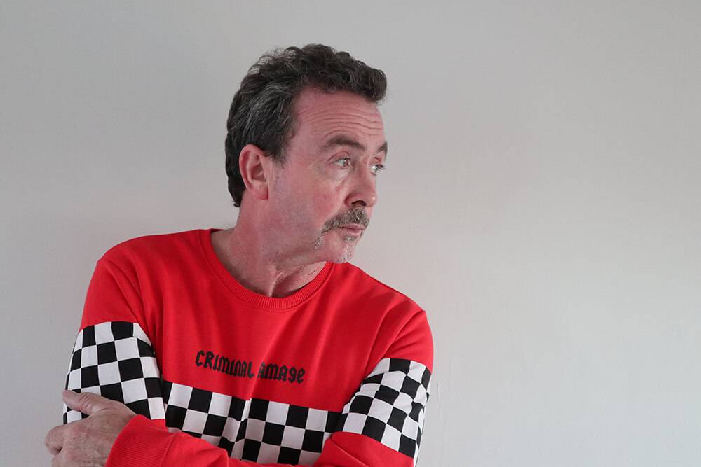 Tony Lewis morto improvvisamente, il cantante aveva 62 anni Tony Lewis morto improvvisamente, il cantante aveva 62 anni