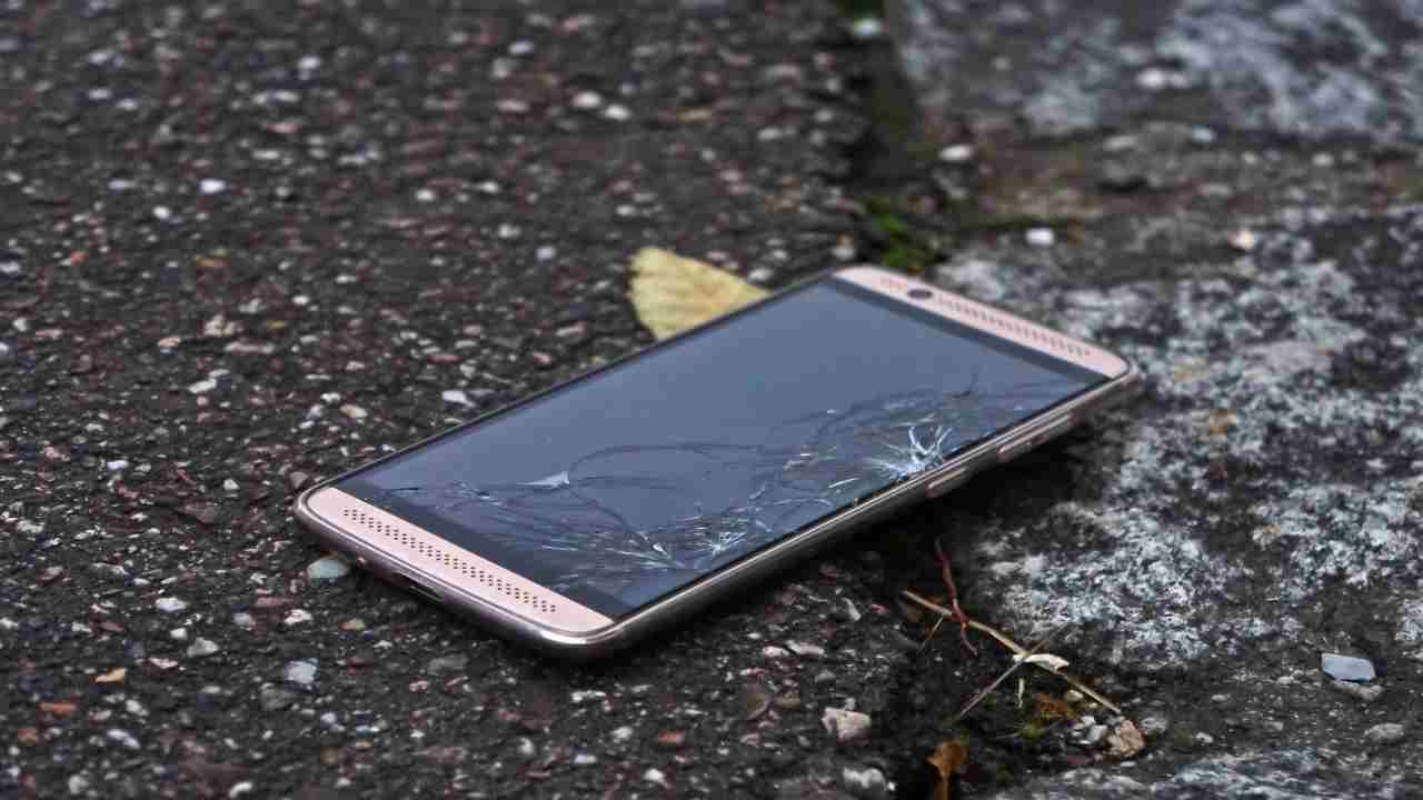 ragazzo si uccide smartphone