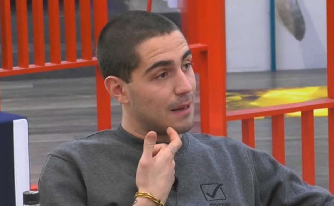 GF Vip, Tommaso Zorzi violenza choc: “Picchiato, buttato a terra e preso a calci” GF Vip, Tommaso Zorzi violenza choc: “Picchiato, buttato a terra e preso a calci”