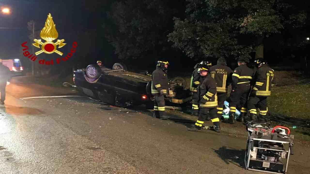 Incidente mortale nella notte, muoiono due giovani schianto orribile