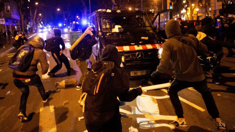 manifestazioni violente a Barcellona