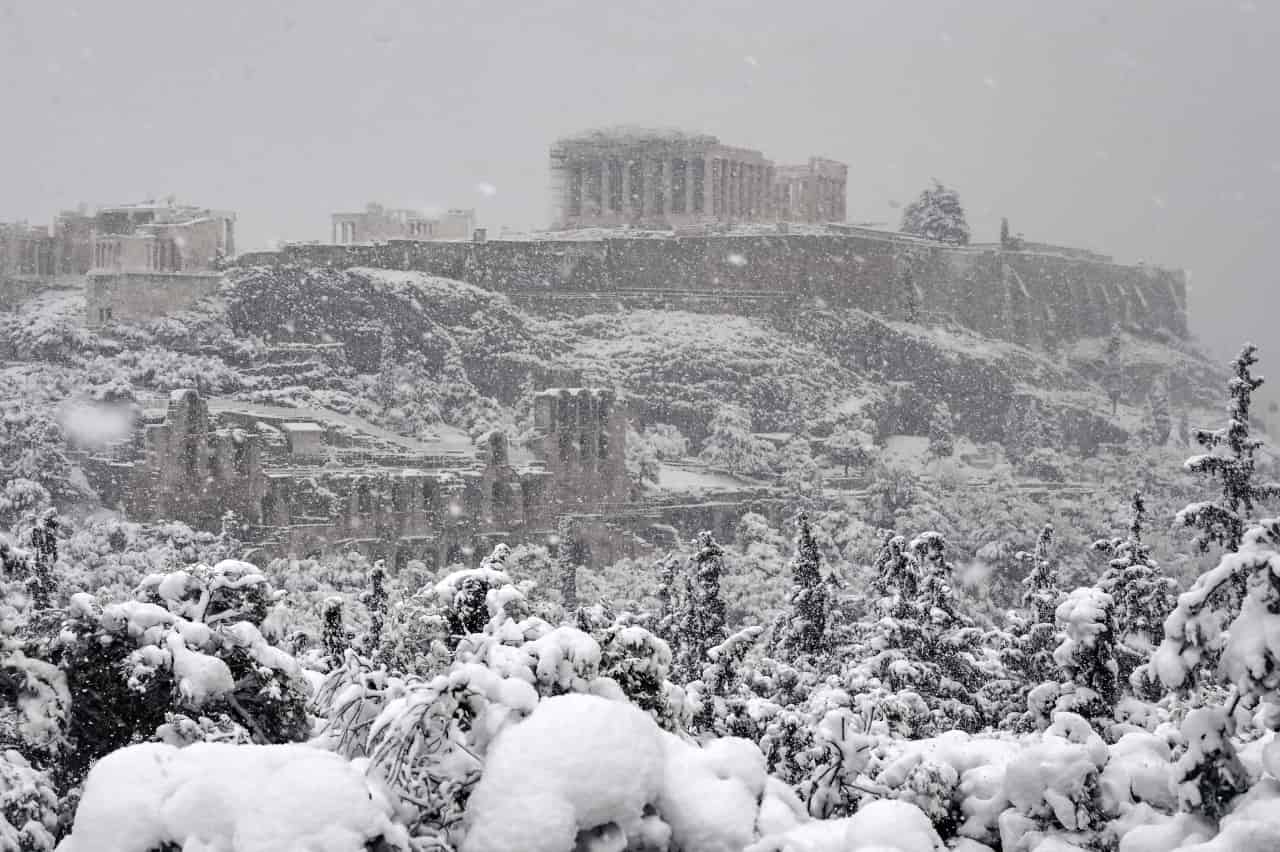 Neve in Grecia: Atene imbiancata, le foto più belle neve grecia atene foto