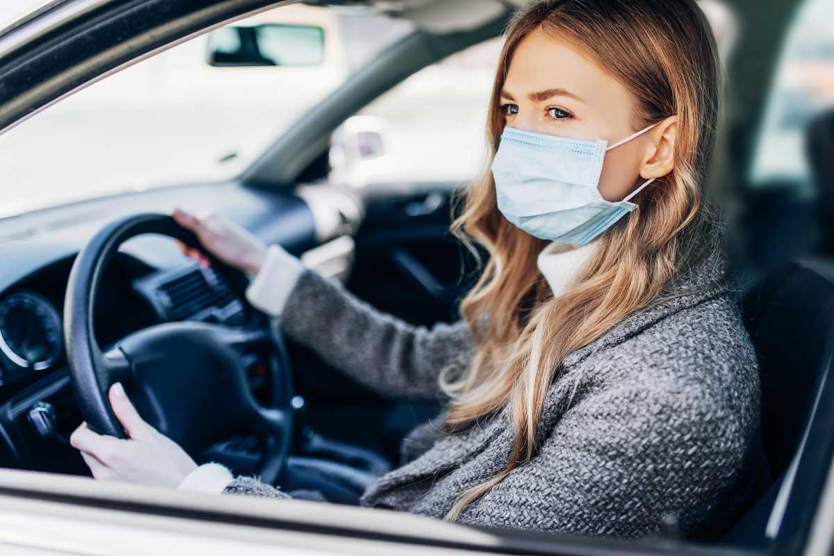 Come ridurre il rischio di contagio durante un viaggio in auto