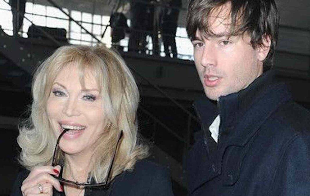 Chi E Il Figlio Di Amanda Lear