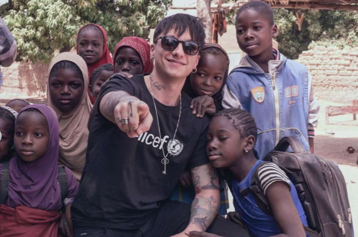 Il viaggio di Ultimo in Mali per Unicef Ultimo ambasciatore di Unicef