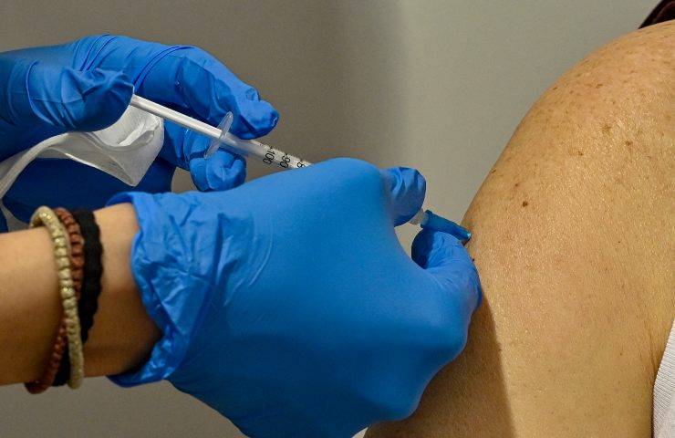 Anticorpi fino a 6 mesi con il vaccino Moderna