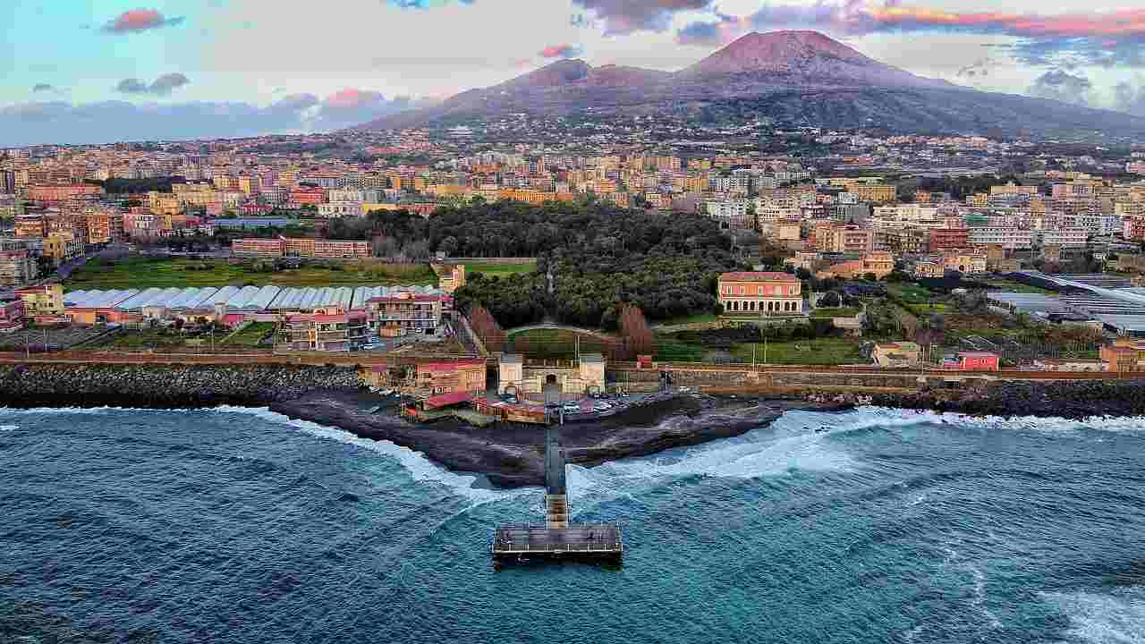 Le foto del Vesuvio con la neve