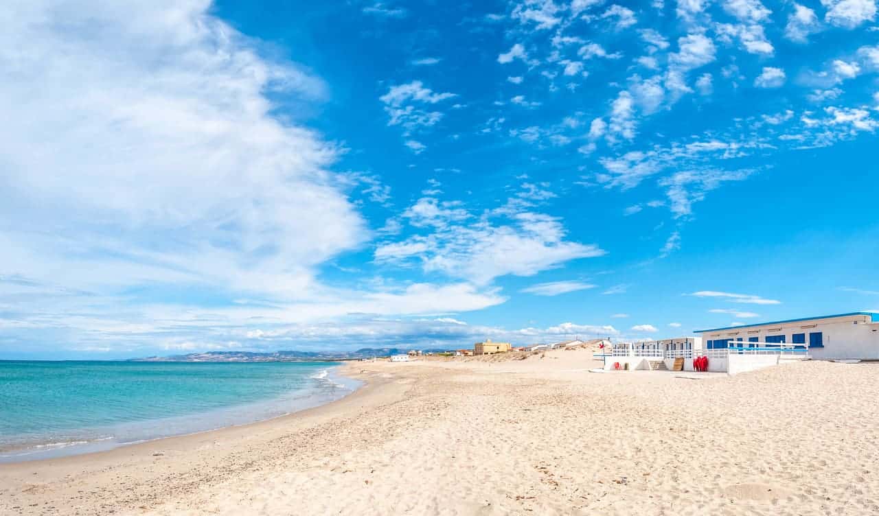 La spiaggia di Platamona in Sardegna è la più lunga d'Italia spiaggia platamona sardegna