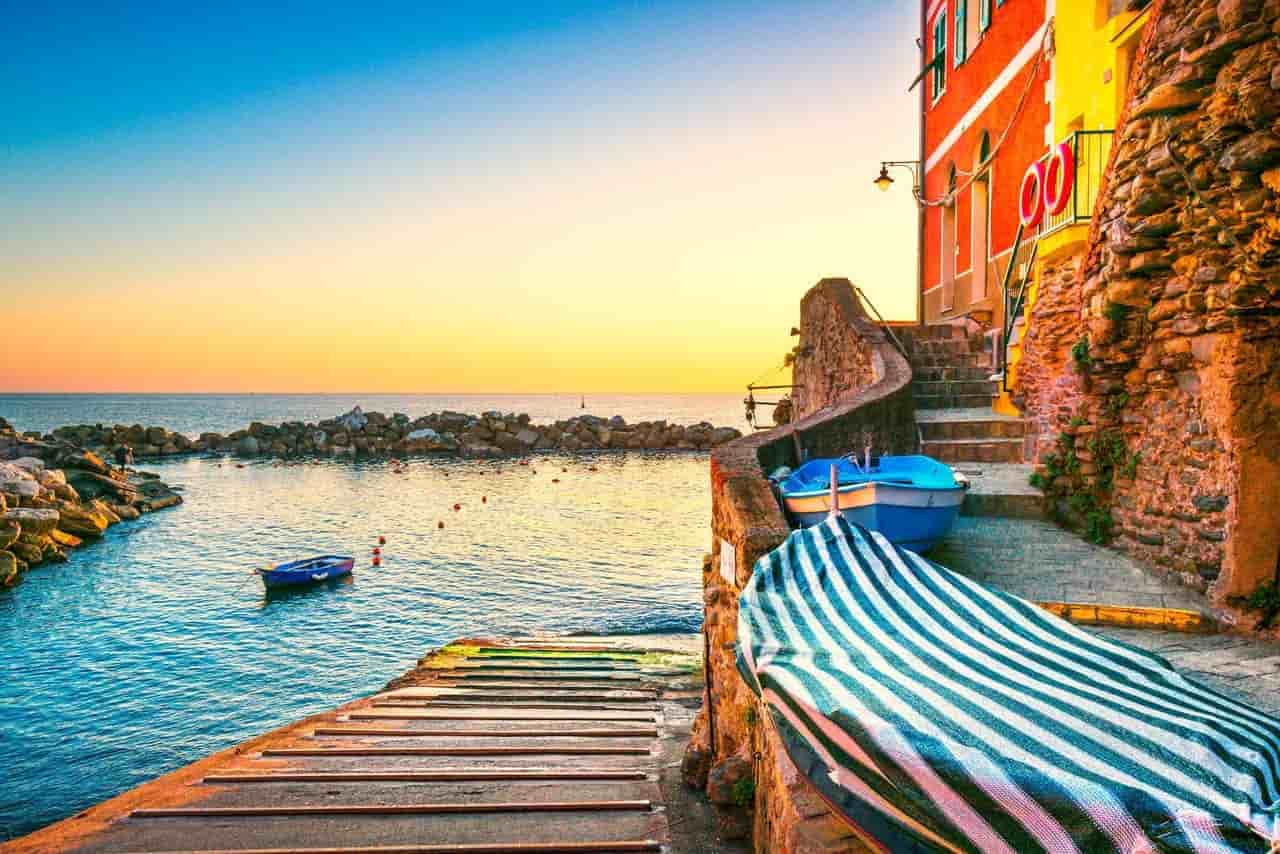 Il posto perfetto per una vacanza in coppia è la spiaggia di Riomaggiore La spiaggia più romantica