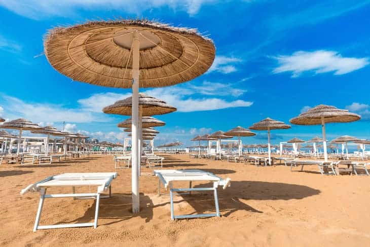 Le date di apertura degli stabilimenti balneari segnano l'avvio dell'estate stabilimenti balneari