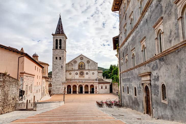 Piazza Duomo a Spoleto uno dei luoghi di Don Matteo Piazza Duomo a Spoleto