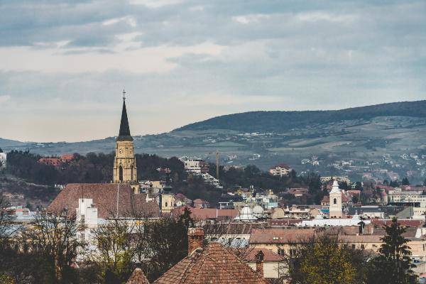 Cluj, Romania (unsplash) dove ricchi 1000 mese