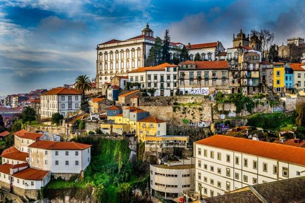 Porto (pixabay) dove vivere pochi soldi