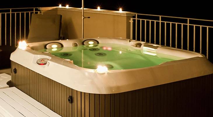 L'Hotel Stella della Versilia vicino Forte dei Marmi L'idromassaggio della piscina dell'hotel di Gigi Buffon