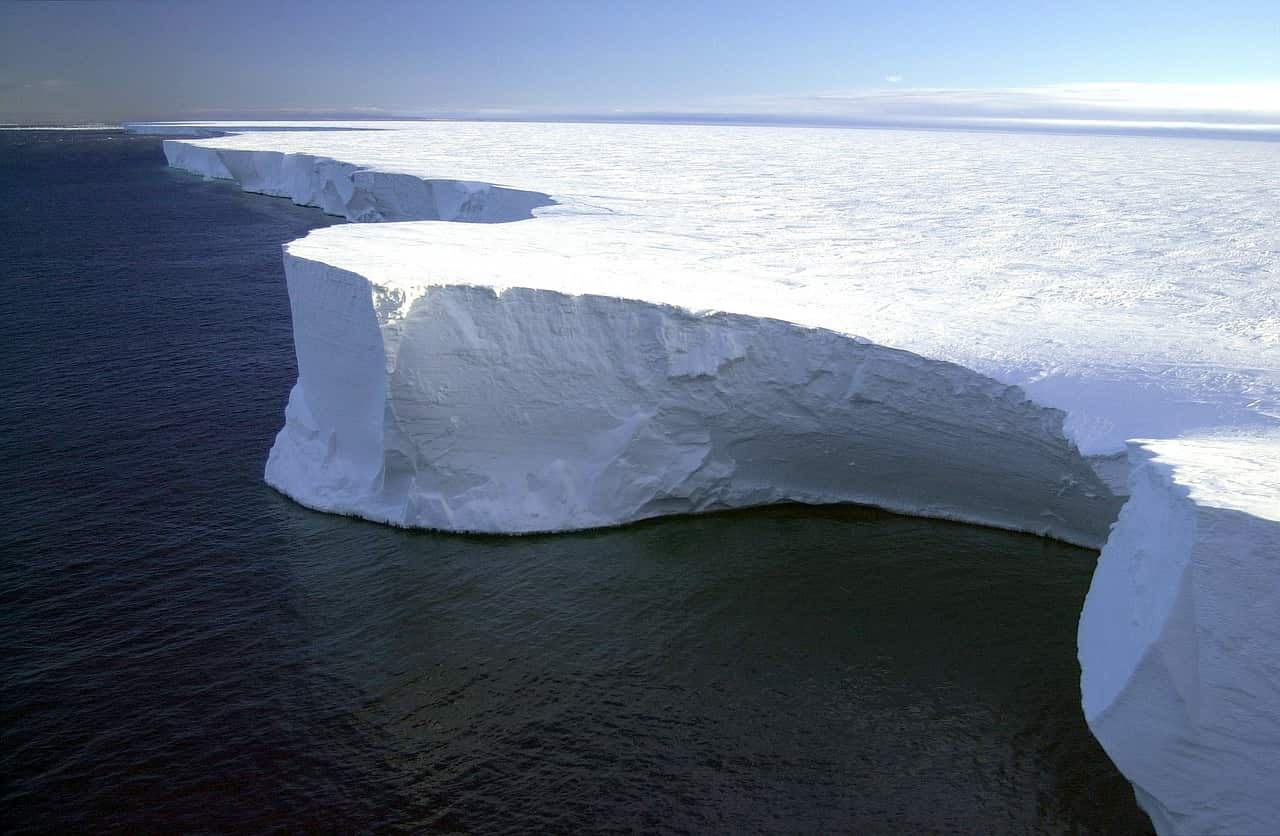 iceberg grande mondo antartide