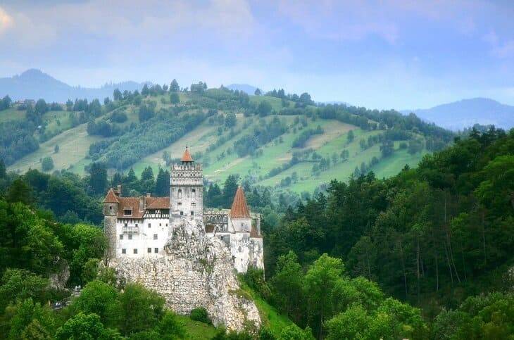 Un luogo speciale per farsi il vaccino anticovid Castello di Brad, Romania