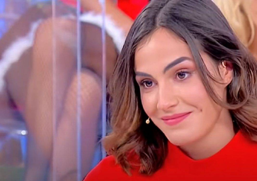 Elena Di Uomini E Donne Quanti Anni Ha