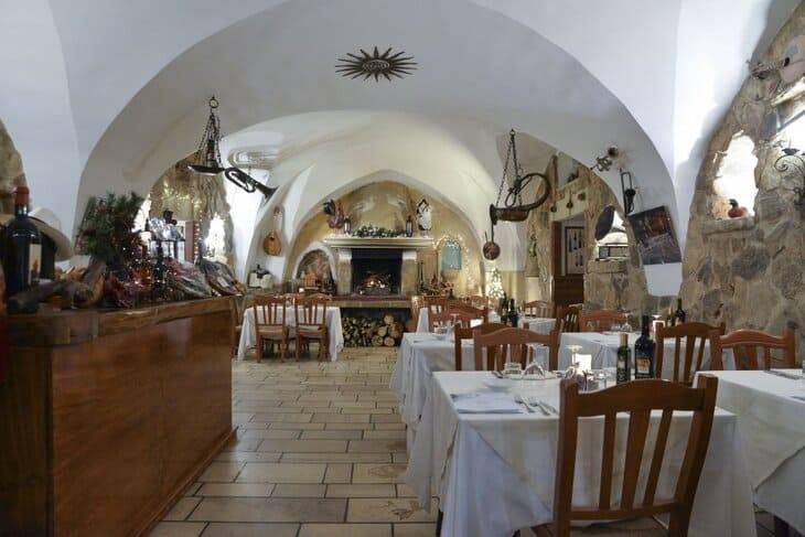 I vini sono fra i protagonisti del ristorante di Albano ristorante Don Carmelo alle Tenute Carrisi