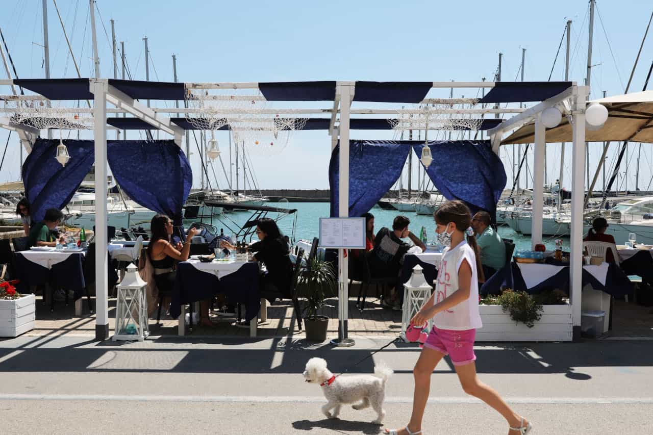 Covid e ristoranti: cambiano le regole sui posti a tavola covid ristoranti regole posti
