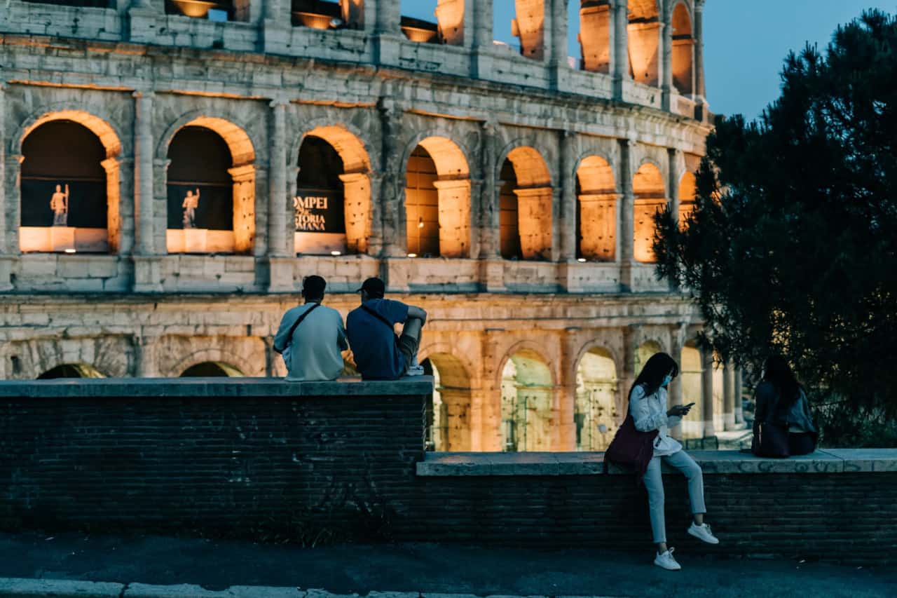 covid italia coprifuoco mezzanotte