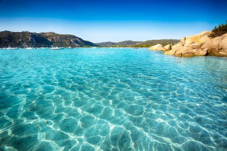 L'acqua della Corsica è pulitissima mare della corsica uno dei motivi per andare in vacanza