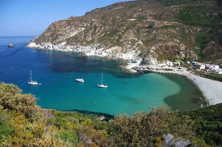 Uno dei motivi per andare in Corsica sono i luoghi poco affollati luoghi tranquilli in Corsica