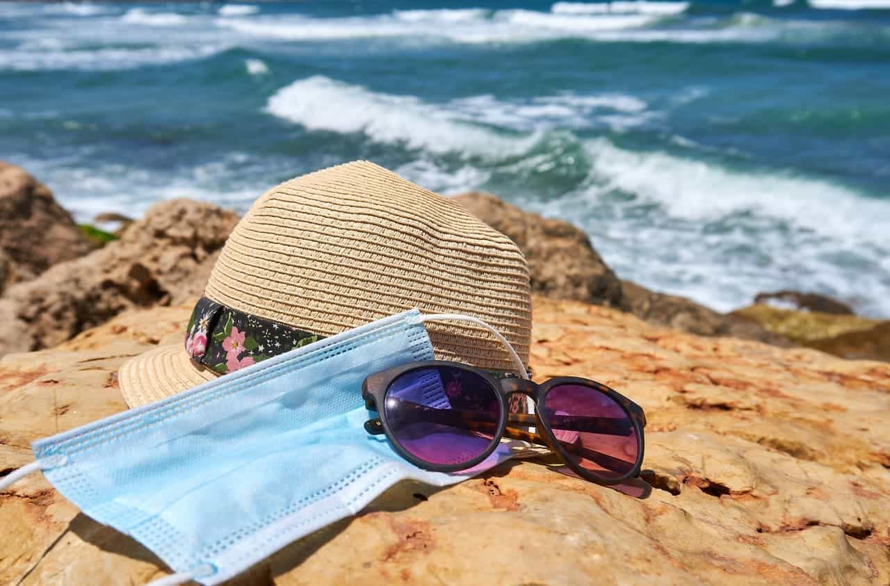 Le località di vacanza più a rischio contagio in Italia mascherina vacanza dove