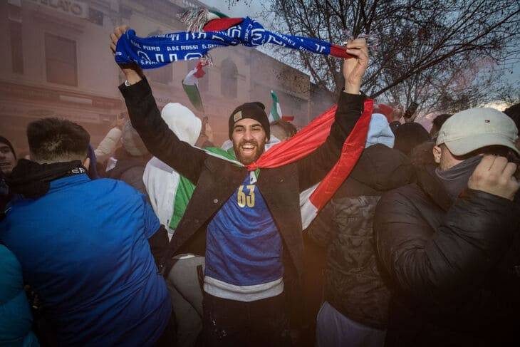 festa nel mondo per la vittoria dell'italia