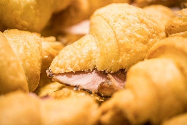 La differenza tra brioche, cornetto e croissant