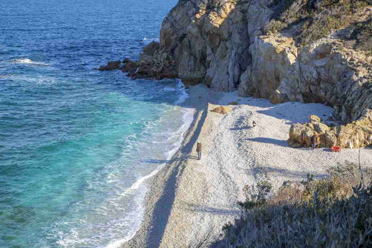 Una delle spiagge più spettacolari d'Italia: la spiaggia di Sansone Una delle spiagge più spettacolari in assoluto è in Italia