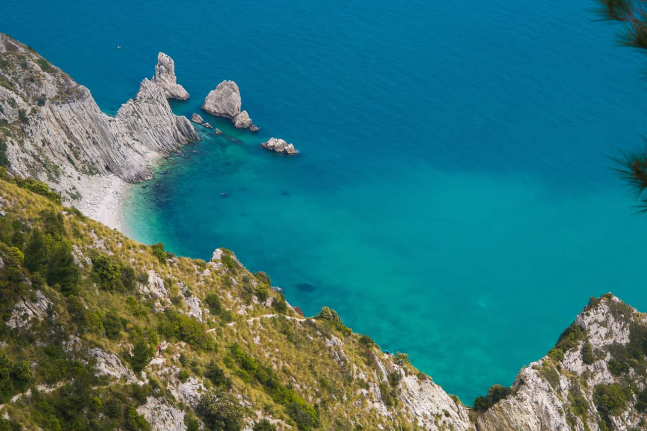 spiaggia due sorelle conero