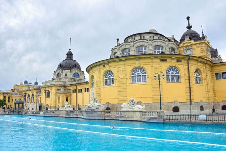 I bagni Széchenyi tra i più belli di Budapest low cost europa autunno
