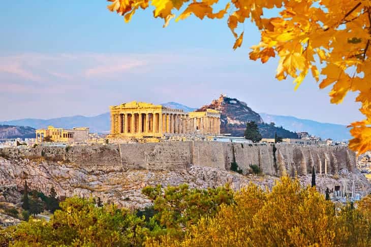 Ad ottobre ad Atene si può ancora andare in spiaggia città autunno low cost