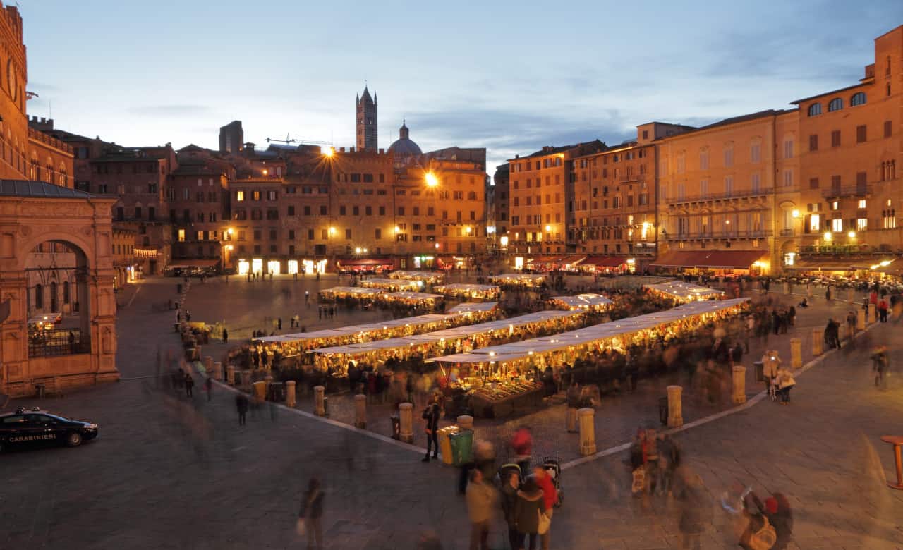 mercato nel campo siena