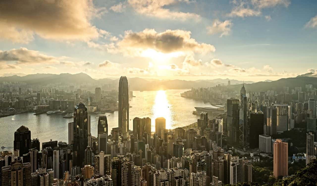 Hong Kong blocca aerei da 150 paesi