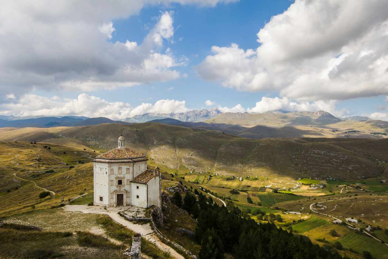 Le chiese nella natura più belle da vedere in Italia