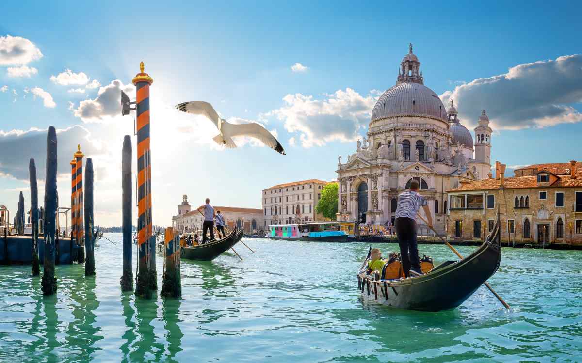 pistola ad acqua ai turisti di Venezia