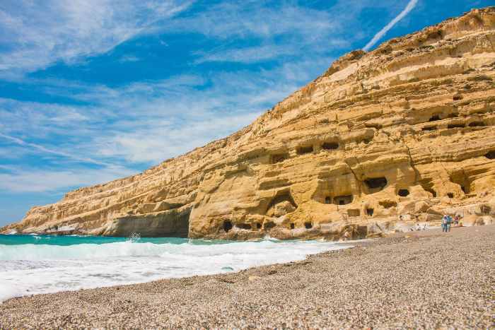 Spiaggia di Matala, le sue grotte Le grotte di Matala
