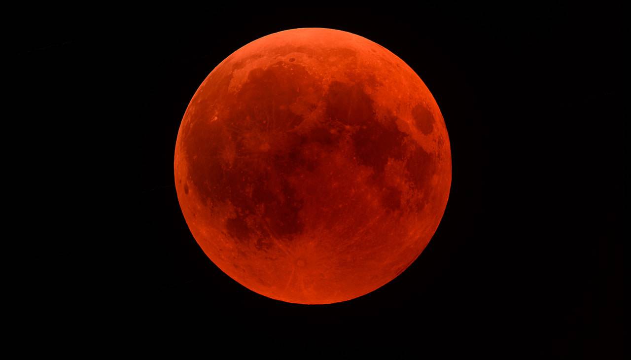 luna rossa eclissi 16 maggio